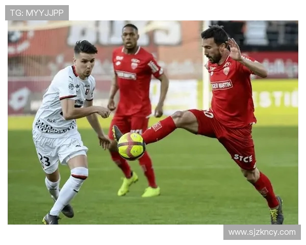 特温特与阿尔的激烈对决揭示了足球战术的深度与魅力